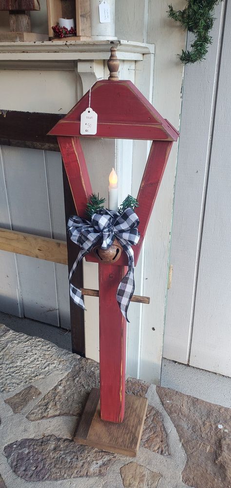 Christmas Reclaimed Wood Projects, Amish Wood Crafts, Christmas Decor Made From Wood, Cute Wood Projects Simple, Christmas Decorations From Pallets, 2 By 4 Projects Wood Crafts, Outdoor Wood Decor Diy Projects, 2x6 Wood Projects Diy Christmas, Chunky Wood Christmas Decor