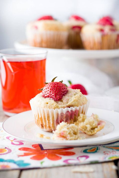 Soft and tender, playful and joyful, quick and easy strawberry coconut muffins. The perfect way to start your day or enjoy all day long. Light on sugar, filled with a delicious combination of sweet strawberries and shredded coconut! Strawberry Coconut Muffins, Muffins Strawberry, Cup Desserts, Strawberry Muffin, Yummy Muffins, Strawberry Banana Muffins, Tarte Tatin Recipe, Strawberry Muffin Recipes, Apple Tarte