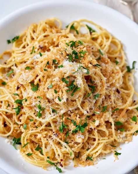 Recipe: Brown Butter Parmesan Pasta | Kitchn Butter Parmesan Pasta, Vegetarian Pasta Recipes, Butter Pasta, Pasta Night, Parmesan Pasta, Pasta Dinner Recipes, Chicken Pasta Recipes, Vegetarian Dinners, Meat Free