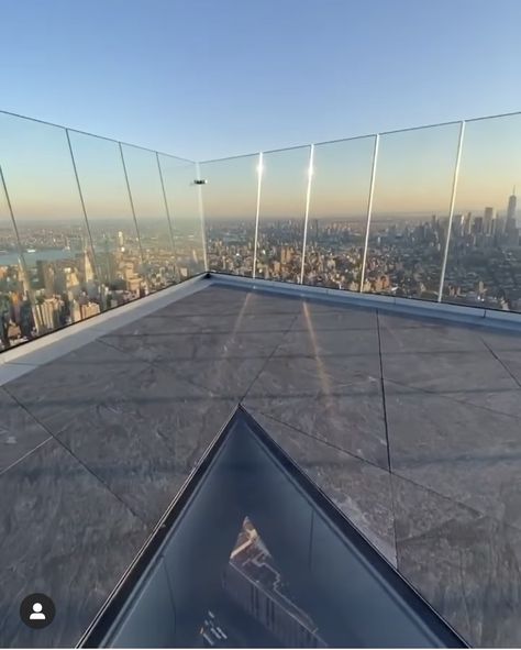 Some of the sickest views of NYC in Midtown are in Hudson Yards. And to get the best of them all, head over to The Edge. New York The Edge, The Edge New York, Nyc Nostalgia, The Edge Nyc, Nyc Attractions, Observation Deck, York Travel, City Vibes, New York Travel Guide