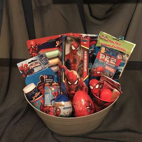 Spiderman Gift Basket, Disney Gift Basket, All Spiderman, Gift Bags For Boyfriend, Spiderman Gifts, Spider Man Stuff, Candy Gift Baskets, Marvel Wolverine, Spiderman Theme