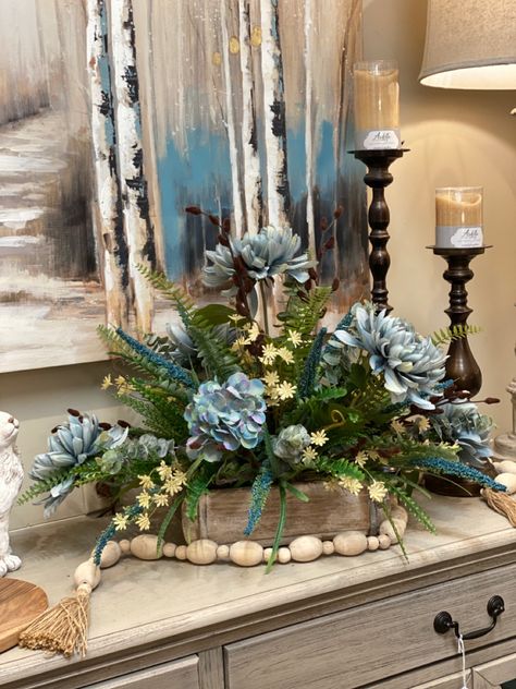 Country Flower Arrangements, Christmas Floral Arrangements Diy, Rustic Flower Arrangements, Pretty Christmas Decorations, Large Flower Arrangements, Spring Floral Arrangements, Ikebana Flower Arrangement, Artificial Floral Arrangements, Flower Vase Arrangements