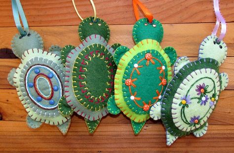 Sea Turtle Christmas Ornaments, Sea Turtle Ornaments Diy, Turtle Felt Ornament, Turtle Ornament Diy, Diy Turtle Crafts, Felt Turtle, Turtle Craft, Turtle Ornament, Turtle Crafts