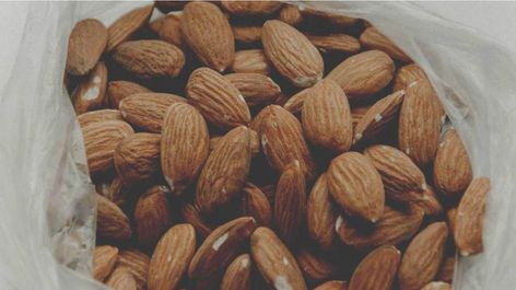 9 Evidence-Based Health Benefits of Almonds Food Tree, Health Benefits Of Almonds, Almond Benefits, Food Shopping List, Penyakit Jantung, Healthy Nuts, Lisa Bonet, Keto Food List, Alkaline Foods