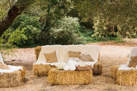 18 Ways to Use Straw Bales for a Shabby Chic Wedding/Garden Party - patio-outdoor-furniture Hay Bale Seating, Ceremony Seating, Hay Bales, Santa Barbara Wedding, Garden Party Wedding, Shabby Chic Wedding, Rustic Chic Wedding, Romantic Weddings, Rustic Chic