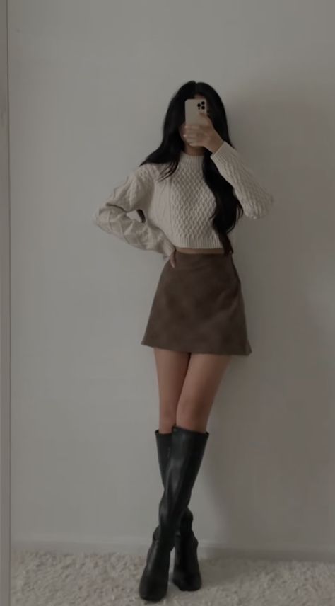 Brown Skirt With Boots, Brown Skirt With Black Tights, Brown Miniskirt Outfits, Cream Sweater Skirt Outfit, What To Wear With A Brown Skirt, White Shirt Brown Skirt, Mini Brown Skirt Outfit, Brown Skirt Winter Outfit, Brown Skirt Outfit Fall