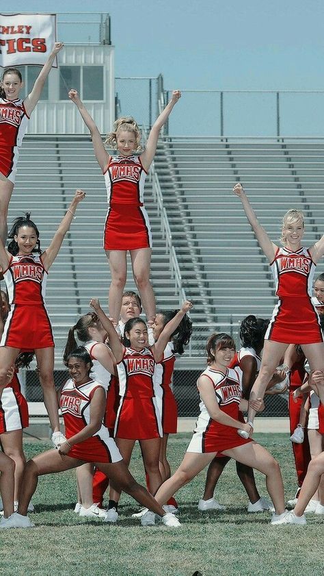 Cheerios Glee, Cheer Photo Poses, Glee Cheerios, The Unholy Trinity, Glee Wallpaper, Cheer Photo, Brittany And Santana, Unholy Trinity, Diana Agron