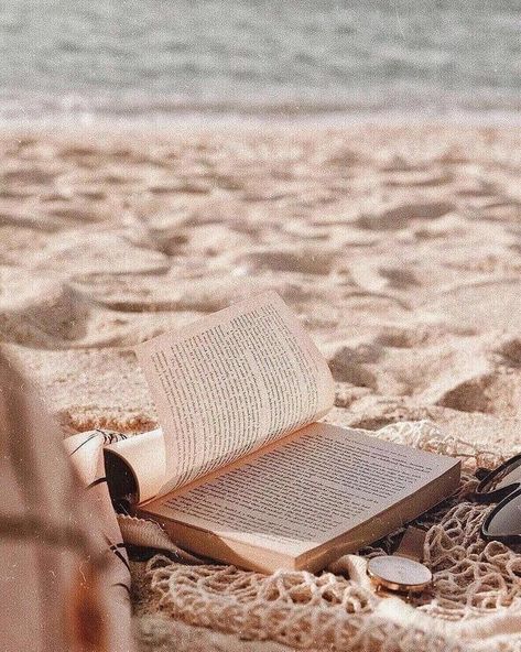 Dekorasi Bohemia, Cream Aesthetic, Tapeta Pro Iphone, Foto Vintage, Photo Wall Collage, Beige Aesthetic, Brown Aesthetic, Beach Aesthetic, Book Photography