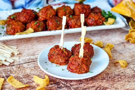 Tamale Balls, Chipotle Meatballs, How To Cook Meatballs, Meat Appetizers, Healthy Slow Cooker, Slow Cooker Recipes Healthy, Favorite Appetizers, Party Food Appetizers, Meatball Recipes