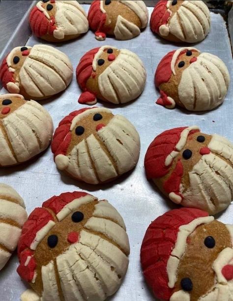 Cute Conchas Bread, Christmas Conchas Bread, Christmas Conchas, Dessert Cups Recipes, Mexican Sweet Breads, Holiday Cake, Sugar Factory, Cookie Craft, Easy Baking Recipes Desserts