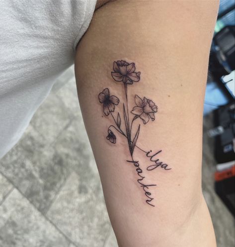 Birth flower tattoo with her kids names in the stem ☺️ #tattoo #tattooideas #tattooart #tattoosforwomen #tattoodesign #floral #flowertattoo #flowers #flowerartwork #tattoolife #tattoogirl Names In Flower Stem Tattoo, Flower Tattoo With Names In Petals, Birth Flower Tattoo With Name In Stem, Flower Stem Name Tattoo, Birth Flower Tattoos Kids Names, Birth Flower With Name Tattoo, Name Stem Tattoo, Name With Flower Tattoo, Flower Name Tattoo