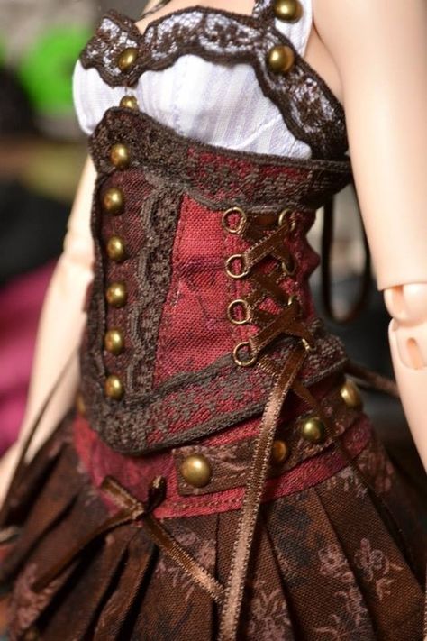 Ornate Steampunk inspiration Moda Steampunk, Brown Pleated Skirt, Mode Steampunk, Feminine Clothing, Futurisme Retro, Futuristic Aesthetic, Fest Outfits, Lady Like, Style Steampunk