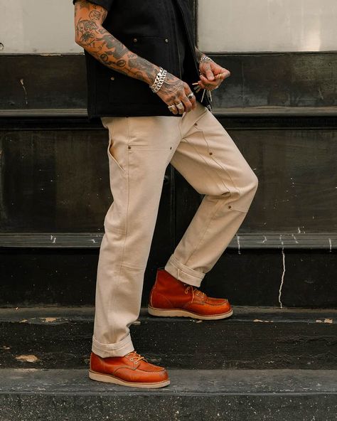 Carpenter Pants Outfit Aesthetic, Carpenter Pants Outfit, Black Denim Shirt, Classic Workwear, Moc Toe Boots, Pants Outfit Men, Mens Work Pants, Utilitarian Style, Canvas Pants