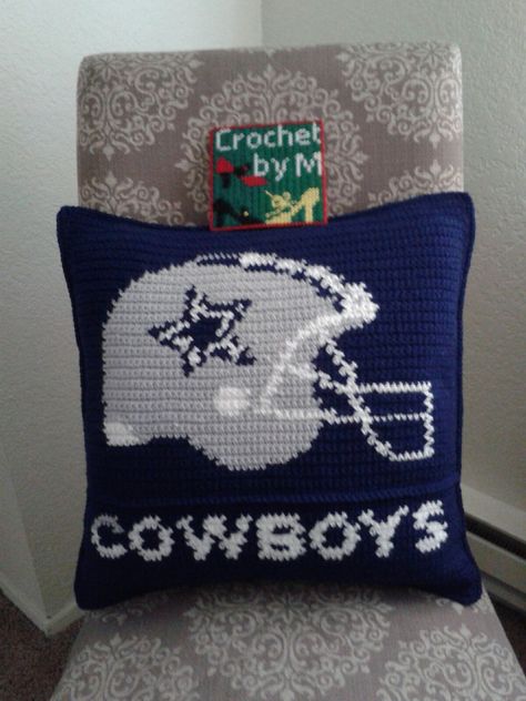 Crochet Dallas Cowboys Pillow Cushion. CROCHET by me (M). Crochet Cowboys Star Pattern, Dallas Cowboys Blanket Crochet Free Pattern, Crochet Dallas Cowboys Star Pattern, Dallas Cowboy Crochet, Dallas Cowboys Crochet, Cowboys Crochet, Dallas Cowboys Blanket, Lizard Craft, Cowboy Crochet