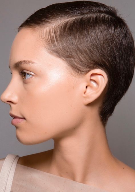 Definitive Runway Proof That Side Parts Aren’t Going Anywhere Pixie Hair Styling, Gelled Hair, Hair To One Side, Fashion Week Spring 2020, Backstage Runway, Wild Hair, Styling Gel, Middle Parts, Hair Gel