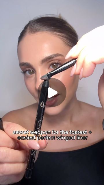 Makeup on Instagram: "What do we think? 😍 @meliscifcili" Eyeshadow Tutorial For Beginners Natural Simple Everyday Makeup, Modern Cat Eye Makeup, Cat Eye Makeup For Beginners, Easy Eye Makeup Ideas For Beginners, Eye Shadow Guide, Minimal Eye Makeup Natural Looks, Eyemakeup Creative Tutorial, Small Eye Makeup Looks, Easy Dark Eye Makeup