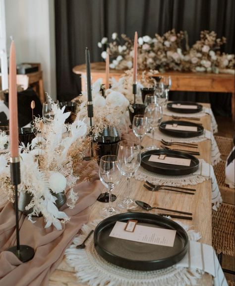 Mexican Wedding Black And White, Black Brown White Wedding, City Wedding Inspiration, Edgy Modern Wedding, Black And Pampas Wedding, Black And Beige Wedding Decor, Black Beach Wedding, City Wedding Decor, Friends Themed Wedding