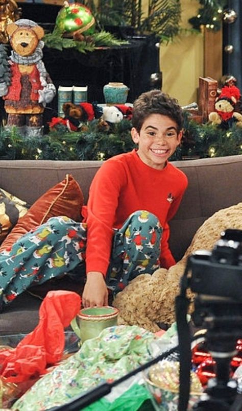 Jessie Christmas Episodes, Luke Ross, Hey Jessie, Karan Brar, Cameron Boys, Disney Jessie, Christmas Episodes, Miss U So Much, Disney Channel Stars