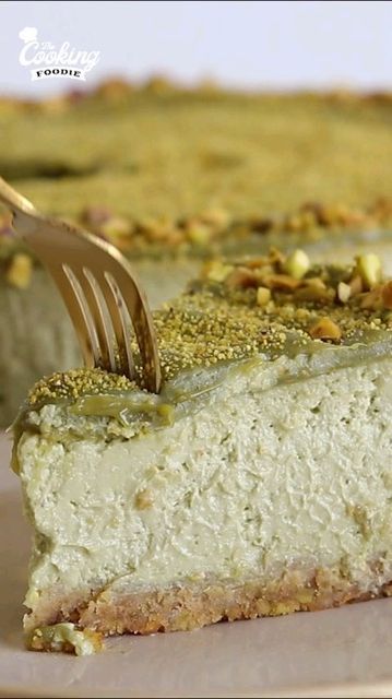 Graham Cracker Biscuits, Pistachio Cheesecake Recipe, Cherry Pistachio, Gram Crackers, Pistachio Paste, Roasted Pistachios, Pistachio Cheesecake, Special Dishes, Ricotta Cheesecake