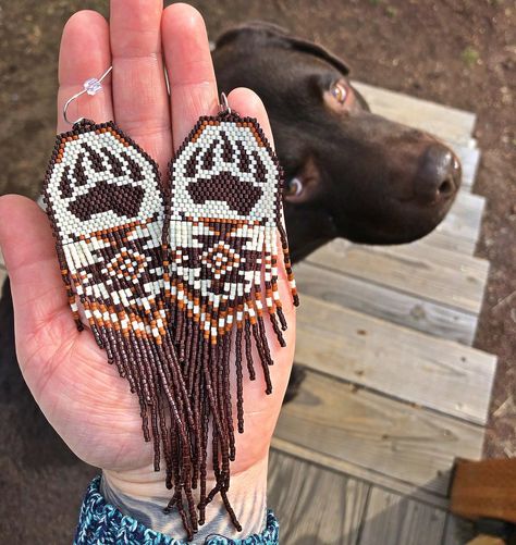 • seed bead jewelry • on Instagram: “This pair is Boogie Bear approved! :) 🐻🐾 #bestfriend #bearsquad #boogie #labradorsofinstagram #bearstagram #beadwork #nativeamerican…” Beading Earrings Native, Bear Beaded Earrings, Mmiw Beadwork, Mmiw Earrings, Beaded Bear, Native American Beadwork Earrings, Indigenous Beadwork, Indian Beadwork, Native American Beadwork Patterns