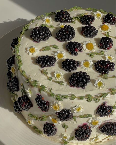 Garden Party Desserts, Cake With Real Flowers, Types Of Parties, Pastel Cupcakes, Pretty Dessert, Summer Cakes, Cute Baking, Pretty Birthday Cakes, Cute Birthday Cakes