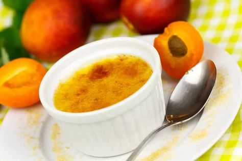 How to make Peach Creme Brulee Recipe Champagne Sabayon, Gluten Free Mac N Cheese, Raspberry Creme Brulee, Fruit Champagne, Pumpkin Mac And Cheese, Creme Brulee Recipe, Brulee Recipe, Peach Puree, Canned Peaches