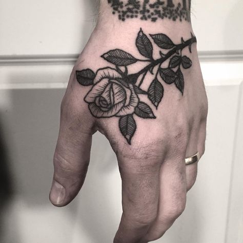 See this Instagram photo by @jack_ankersen • 3,401 likes Tatoo Rose, Traditional Hand Tattoo, Rose Hand Tattoo, Tattoo Shading, Tattoo Old School, Old School Tattoo Designs, Beard Tattoo, E Tattoo, Hand Tattoos For Guys