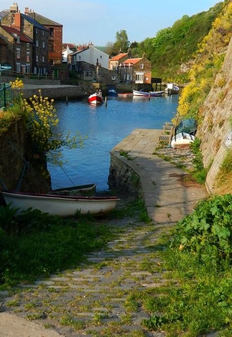 Staithes is a seaside village in North Yorkshire, England. Beachy Head, Robin Hoods, Robin Hoods Bay, Whitby Abbey, Hampstead Heath, English Village, Seaside Village, Holiday Places, British Countryside