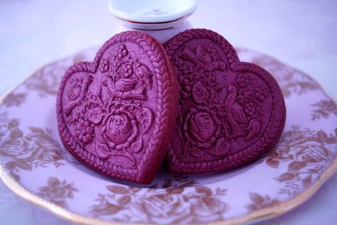 Cookie Mold Recipes, Molded Cookies, Stamped Cookies, Mold Recipes, Springerle Molds, Springerle Cookies, Red Velvet Cookies, Cookie Mold, Pretty Cookies