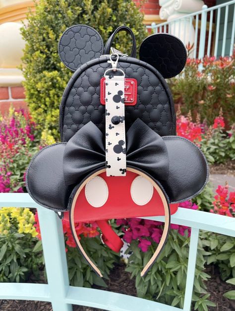 Reusable Straw Pouches and Ear Holder Keychains from Just Off Harbor — Disneyland Travel Disney Ear Holder, Backpack Holder, Straw Pouch, Disneyland Travel, Reusable Straws, Diy Holder, Disneyland Trip, Disney Ears, Paper Straws