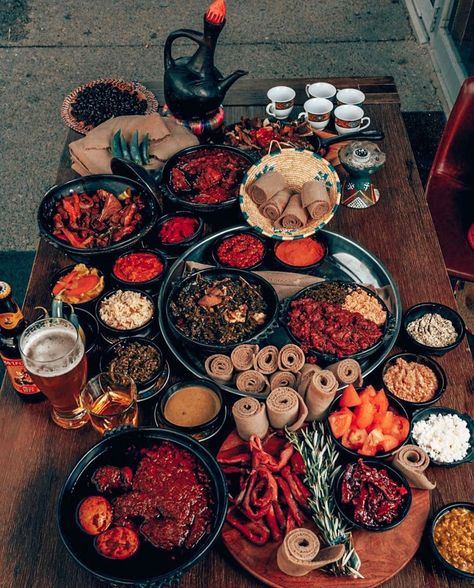 @habeshthings on Instagram: “Yes please 🤤✨” Ethiopian Food Injera, Ethiopian Cuisine, Ethiopian Restaurant, Spice Blends Recipes, Ethiopian Food, Food Banner, Food Photography Styling, African Food, International Recipes