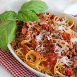 German Spaghettini German Spaghetti, Vermicelli Recipes, Pasta With Peas, Italian Sausage Pasta, Italian Favorites, Italian Foods, Beef Sausage, Sausage And Peppers, Dumpling Recipe