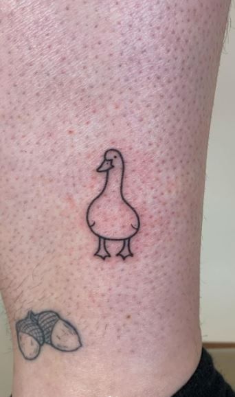 Small Quirky Tattoos For Women, Cool Duck Tattoo, Tiny Goose Tattoo, Graphic Designer Tattoo Ideas, Duck Tattoos Cute, Tiny Duck Tattoo, Tattoo Ideas Duck, Tattoo Ideas For Artists, Useful Tattoos