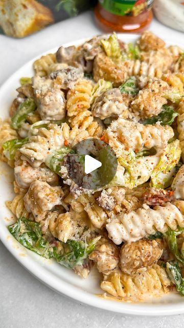 Mallory Austin | Food Blogger on Instagram: "Work lunch meal prep! Chicken Caesar pasta salad. This easy 15 minute recipe is too easy to be tasting THIS good! 

✨Recipe and meal prep tips linked in bio✨

If you’re looking for a fresh and hearty meal you can pack up for this week’s work lunches, you’ll adore this Caesar pasta salad. It doesn’t get easier for meal prepping and it will stay fresh in the fridge. This recipe is so delicious it’ll be added to your regular rotation for sure. 

#mealprep #chickencaesarsalad #pastasalad #caesarpastasalad #worklunch #lunchideas #easymealideas #mealprepideas" Healthy Lunch Ideas For Work Meal Prep, Cheap Lunches For Work, Lunch Meal Prep Chicken, Packed Lunch Ideas For Adults, Work Lunch Meal Prep, Loaded Salads, Healthy Lunch Prep, College Dinners, Lunch Stuff