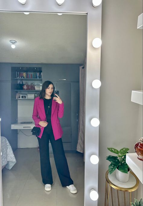 Pink Blazer Formal Outfit, Outfit Saco Fiusha, Outfit Saco Rosa, Outfits Con Blazer Fucsia, Blazer Rosa Outfit, Blazer Rosa, Chic Office Outfit, Blazer Pink, Old Money Style