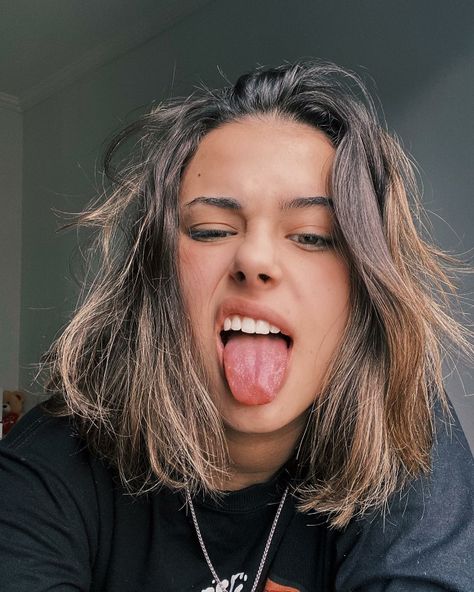 Lesbian Haircut Long, Masc Lesbian Haircut, Lesbian Hair, Lesbian Haircut, Masc Energy, Girl Face Claims, Masc Lesbian, Girls Date, Dream Girlfriend