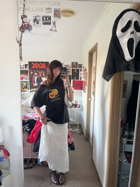 Big Tshirt Outfit Aesthetic, Big Shirt Outfits Aesthetic, Long Skirt Shirt Outfit, T Shirt Maxi Skirt, Skirt With Baggy Shirt, Long Skirt With Oversized Shirt, Tshirt Long Skirt Outfits, Baggy Shirt And Skirt Outfit, Long Skirts With Tshirts Outfit