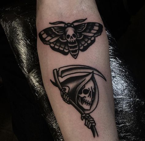 Old School Tattoos Black, Grim Reaper Head Tattoo, Skeleton Moth Tattoo, Reaper Head Tattoo, Traditional Tattoos Skull, Minimal Skull Tattoo, Traditional Style Tattoo Black And White, American Traditional Black And Grey, Skull Arm Tattoo