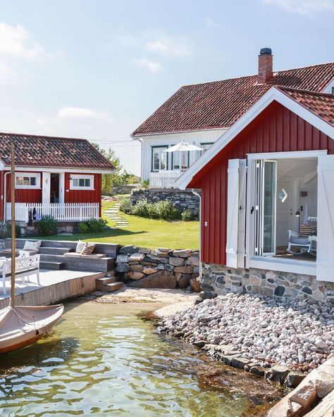 Swedish Summer House, Sky Window, Dream House Aesthetic, Stockholm Archipelago, Swedish Summer, Sweden House, Edvard Munch, House Building, Courtyard House