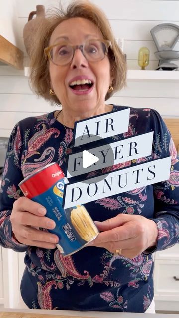 Babs on Instagram: "🍩AIR FRYER DONUTS 🍩 Start to finish in under TEN minutes 🥰 Great for Valentine’s Day ❤️ or any day!! 🍩 Cut holes in the middle of biscuit , pop in air fryer (3 min each side) , then brush with melted butter and dip in cinnamon and sugar! Don’t forget to make the donut holes as well!! Ingredients: Melted butter, Pillsbury Grands Flaky Layer Biscuits (or any biscuits but make sure they have flaky layers on the label), 1/2 cup sugar, 1/8 cup cinnamon #airfryerdonuts #easydonuts" Air Fryer Pillsbury Biscuits, Air Fryer Donuts Biscuits, Biscuit Donut Holes, Donuts From Biscuits, Biscuit Donuts, Pillsbury Grands, Pillsbury Biscuits, Easy Donuts, Filled Donuts