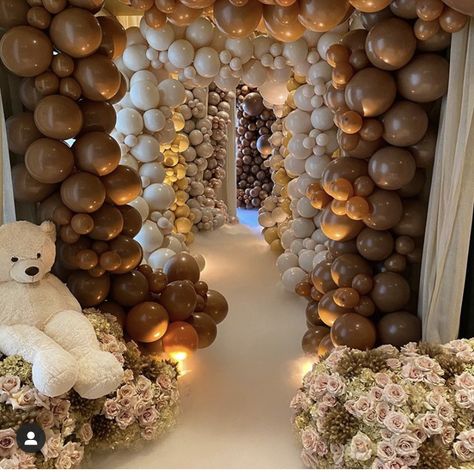 Yeezy Szn, Teddy Bear Baby Shower Theme, Luxury Baby Shower, Baby Shower Themes Neutral, Mindy Weiss, Deco Ballon, Bear Baby Shower Theme, Baby Shower Decorations For Boys, Baby Shower Inspiration