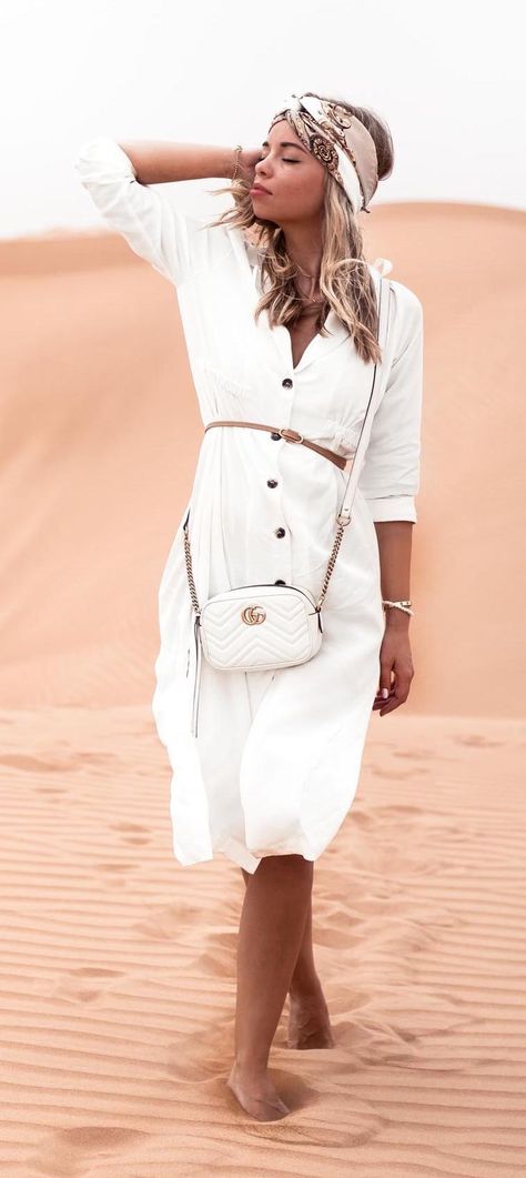 Mediterranean Attire, Desert Outfits Women, Dubai Desert Outfit, Desert Safari Outfit, Desert Outfit Ideas, Dubai Fashion Women, Desert Look, Feminine Dressing, Egypt Outfits