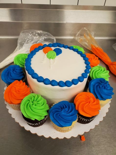 Cupcake Combo Ideas, Party Combo Cake Ideas, Summer Cupcake, Dq Cakes, Round Birthday Cakes, Disney Baking, Twin Birthday Cakes, 4 Cake, Summer Cupcakes