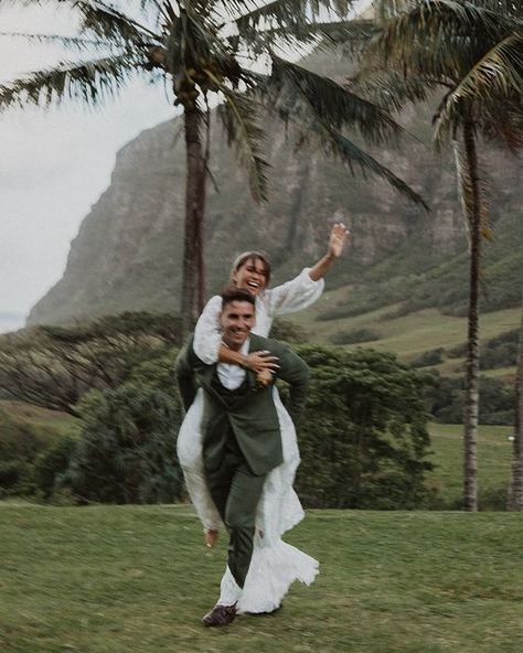 Your Wedding Aesthetics on Instagram: "A Scenic Tropical Wedding in Hawaii’s Lush Landscape✨  Tim and Sofia have such a deep love for Hawaii, so they wanted to share that love with those they love the most on their wedding day. They held a ceremony at a scenic location where Jumanji was filmed, which made the day unforgettable. To ensure this, the photographer @sheyannelyn skillfully used a mix of film and digital cameras, achieving stunning results with saturated colors and perfectly framed angles.  Click the link in the bio to read the full story!  Photographer: @sheyannelyn Planning & Design: @forthegoodevents Venue: @kualoaranch, @kualoaranchweddings Florals: @jeffalencastre Dress: @grace_loves_lace  MUAH: @revealhairandmakeup Cake: @acakelife  Bar & Tap Truck: @alohataps Rentals: @alo Hawaii In September, Tropical Wedding Photography, Surfer Wedding, Tropical Elopement, Tap Truck, Destination Wedding Reception, Jungle Wedding, Wedding In Hawaii, Wedding Venues Hawaii