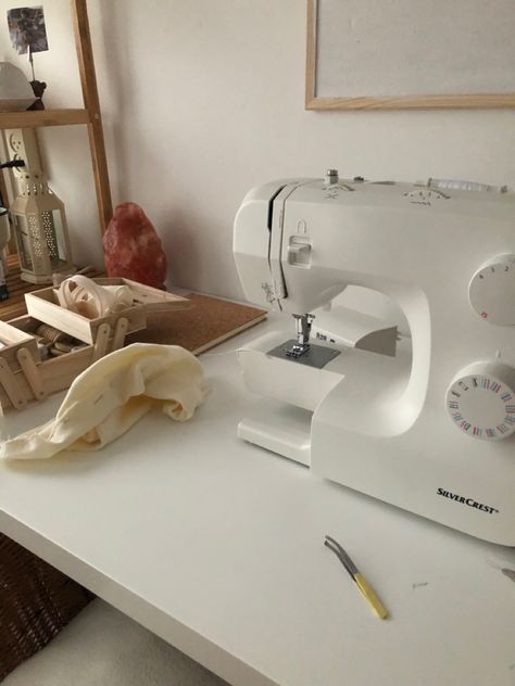 #aesthetic #sewing #sew #fashion #fashionblogger #fashionstudent #fashionschool Tailor Aesthetic Photography, Sewing Inspiration Aesthetic, Fashion Designer Aesthetic Room, Sewing Girl Aesthetic, Aesthetic Sewing Room, Girl Sewing Aesthetic, New Hobbies Aesthetic, Sewing Aesthetic Photography, Sewing Room Aesthetic