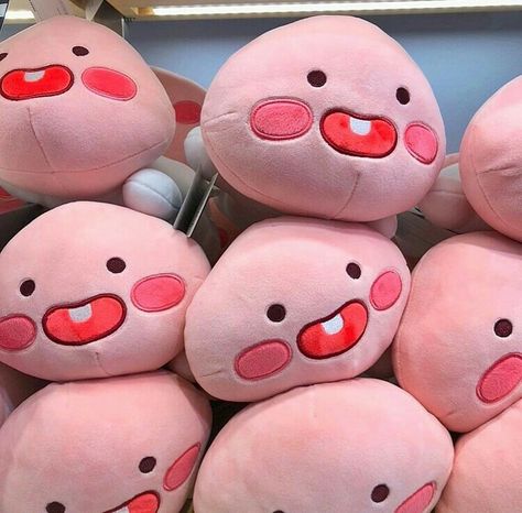 ꒰ 彡ｐｉｎｔｅｒｅｓｔ: @ｈｏｅｆｏｒｙａｎｊｕｎ彡 ꒱ Apeach Kakao, Pink Filter, Kawaii Toys, Girly Phone Cases, Plushie Patterns, Kawaii Plush, Crafts Kids, Kawaii Plushies, Pastel Pink Aesthetic