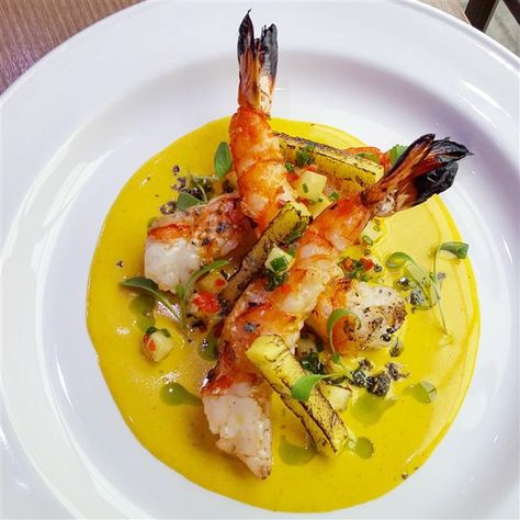 Prawn Fine Dining Plating, Lemon Puree Recipes, Healthy Fine Dining Recipes, Shrimp Plating, Seafood Fine Dining, Thai Coconut Sauce, Shrimp Thai, Beet Quinoa, Charred Pineapple