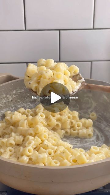 jeannette on Instagram: "love this one pot, high-protein mac & cheese for an easy weeknight meal!!  2 cups pasta  1/2 heaping cup full fat whipped cottage cheese (just add to a blender until smooth and creamy) 2-3 oz freshly grated cheddar (i used @organicvalley raw cheddar) salt and pepper to taste  add pasta to a skillet and add enough water to just cover it add a generous pinch salt bring to a boil, stirring occasionally, until pasta is al dente and there is still some pasta water remaining  add the whipped cottage cheese and mix well add the cheddar, and turn to a simmer, stirring regularly. continue to simmer until the cheese is fully melted and sauce is thickened. season with salt and pepper  enjoy!" Whipped Cottage Cheese, Pasta Water, Baked Macaroni, Mac Cheese, Dinner Sides, Main Course Recipes, Easy Weeknight, Mac N Cheese, Easy Weeknight Meals