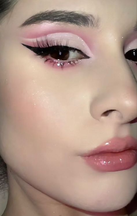 Natural Quince Makeup Looks Pink, Pink Makeup Looks Easy, Light Pink And Black Makeup, Sweet 16 Makeup Ideas Pink, Pink Coquette Makeup, Pink Barbie Makeup Look, Party Makeup Pink, Pink Grunge Makeup, Cute Pink Makeup Looks