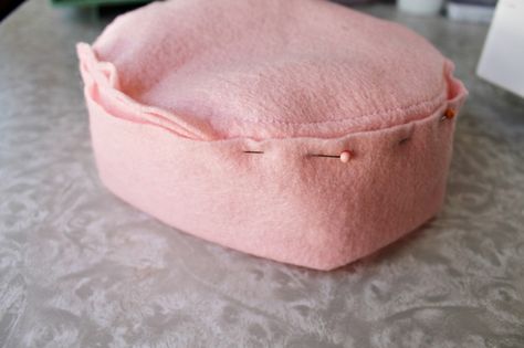 Make a Simple Pillbox Hat - Va-Voom Vintage | Vintage Fashion, Hair Tutorials and DIY Style Pill Box Hat Pattern, How To Make A Pillbox Hat, Diy Vintage Hat, Diy Pill Box Hat, How To Make A Pill Box Hat, Pill Box Hat Diy, Diy Pillbox Hat, Hat Diy Ideas, Pillbox Hat Pattern